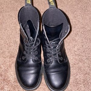 used black dr martens